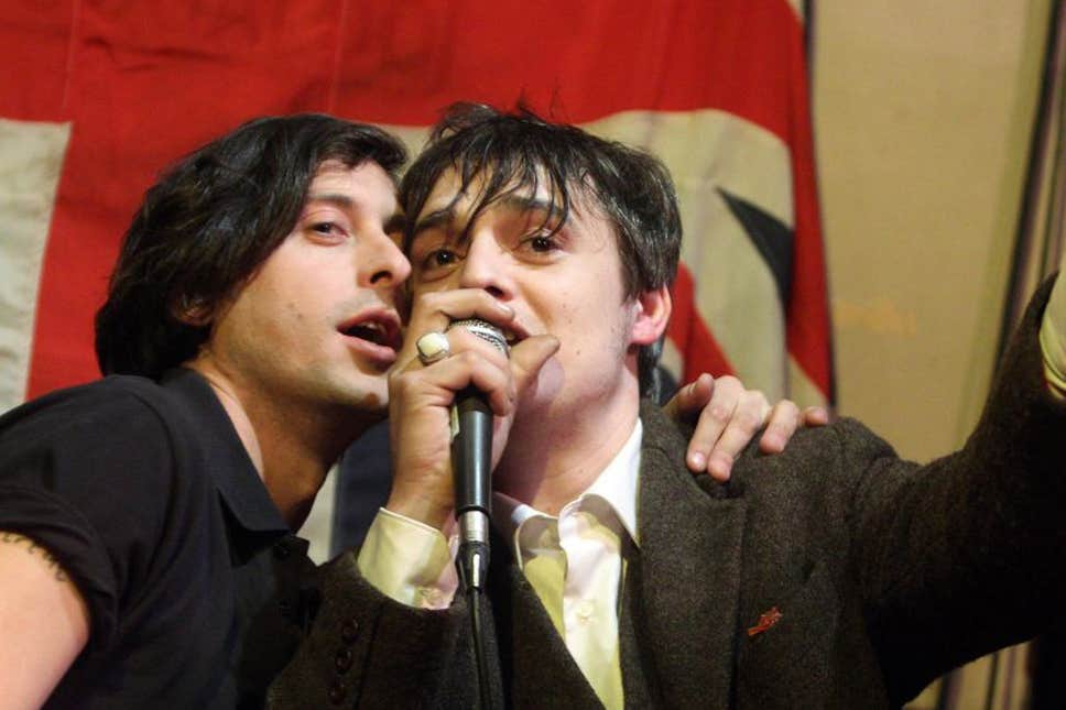 The Libertines llegando