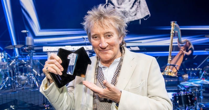 Rod Stewart es el #1 en Navidad. Y con bonus…