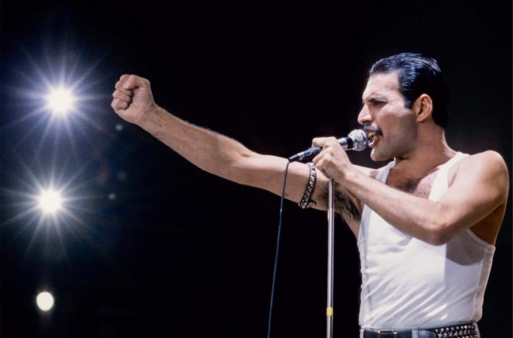 Freddie-Mercury-Performing-at-Live-Aid-1985
