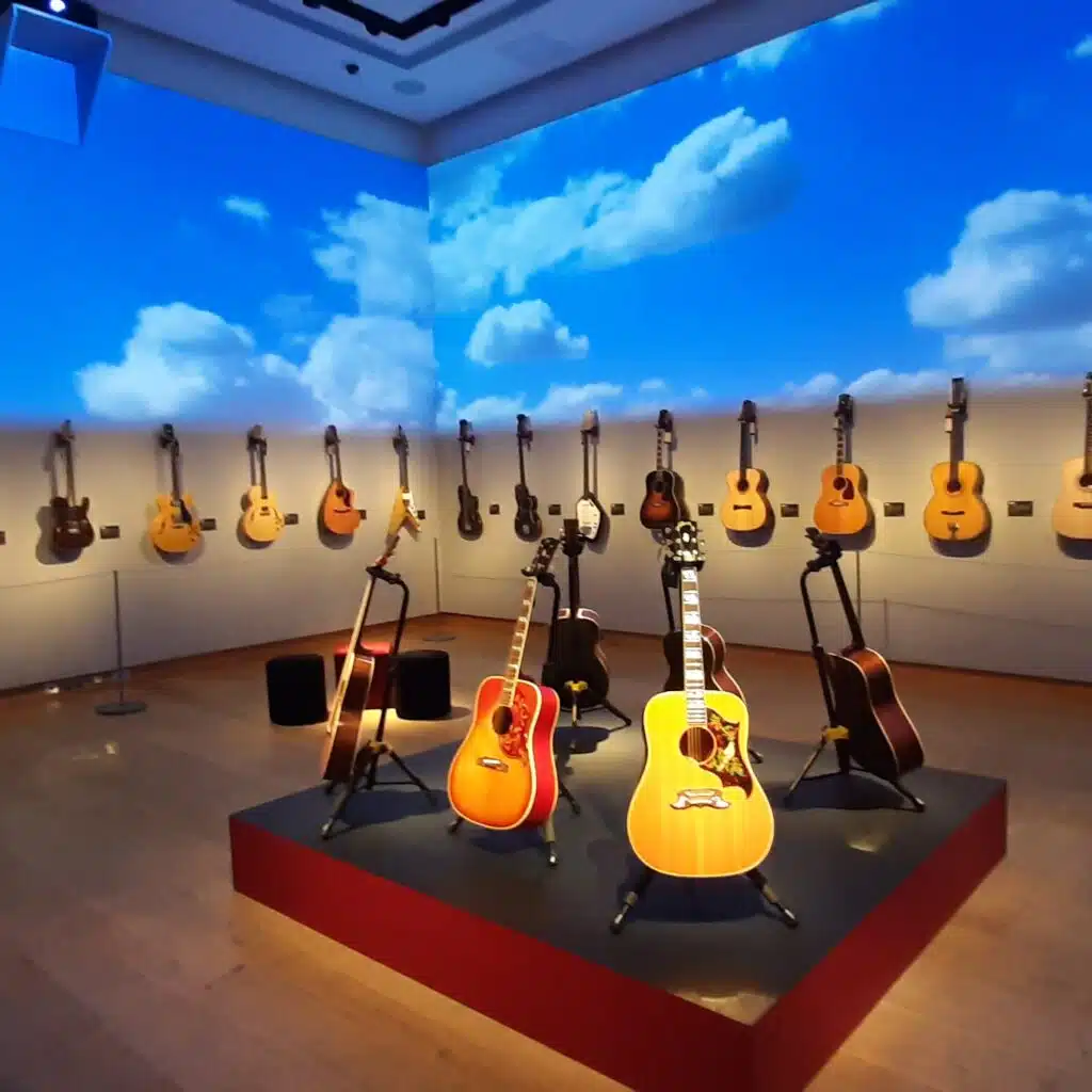 EXHIBICIÓN Y SUBASTA DE LAS GUITARRAS DE MARK KNOPFLER EN LONDRES